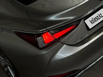 Lexus ES 250 2018 года за 18 300 000 тг. в Алматы – фото 9