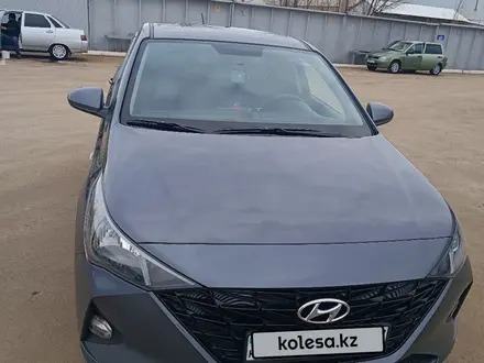 Hyundai Solaris 2021 года за 7 600 000 тг. в Уральск – фото 7