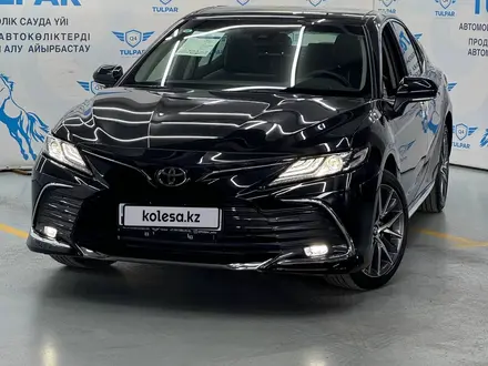 Toyota Camry 2023 года за 16 400 000 тг. в Алматы