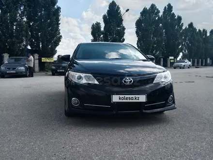 Toyota Camry 2014 года за 8 333 000 тг. в Актобе – фото 10