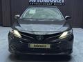 Toyota Camry 2019 года за 14 500 000 тг. в Актобе – фото 2
