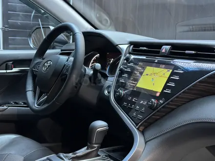 Toyota Camry 2019 года за 14 500 000 тг. в Актобе – фото 6