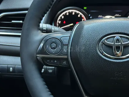Toyota Camry 2019 года за 14 500 000 тг. в Актобе – фото 9
