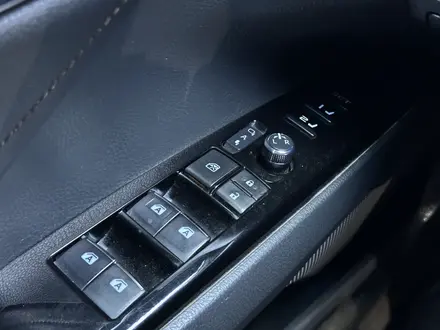 Toyota Camry 2019 года за 14 500 000 тг. в Актобе – фото 11