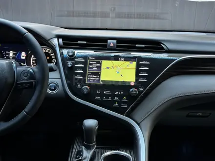 Toyota Camry 2019 года за 14 500 000 тг. в Актобе – фото 13