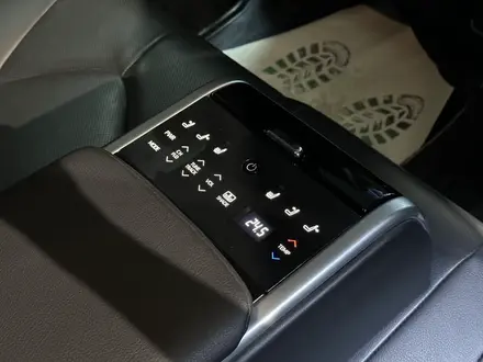 Toyota Camry 2019 года за 14 500 000 тг. в Актобе – фото 23