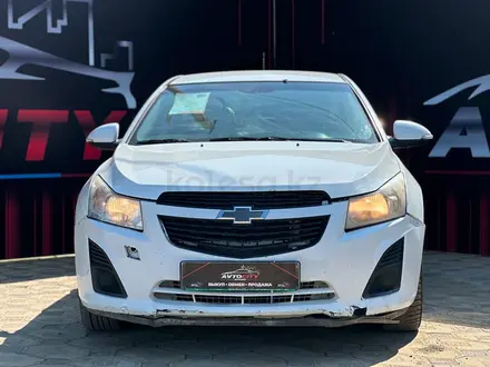 Chevrolet Cruze 2015 года за 3 000 000 тг. в Атырау – фото 2