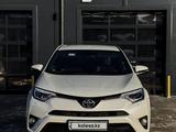 Toyota RAV4 2018 года за 11 350 000 тг. в Петропавловск – фото 3