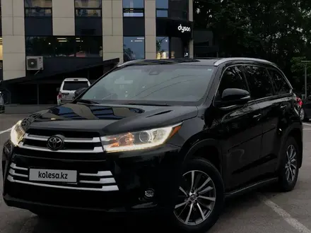 Toyota Highlander 2017 года за 18 800 000 тг. в Алматы – фото 2