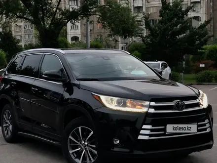 Toyota Highlander 2017 года за 18 800 000 тг. в Алматы