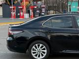Toyota Camry 2021 года за 12 000 000 тг. в Тараз – фото 2