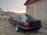 BMW 750 1998 года за 3 000 000 тг. в Шу – фото 2