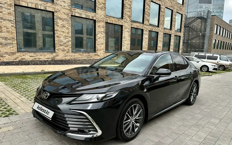 Toyota Camry 2023 годаfor15 900 000 тг. в Алматы