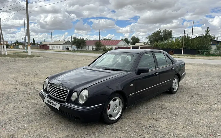 Mercedes-Benz E 320 1998 года за 2 900 000 тг. в Актобе