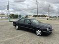 Mercedes-Benz E 320 1998 года за 2 900 000 тг. в Актобе – фото 2