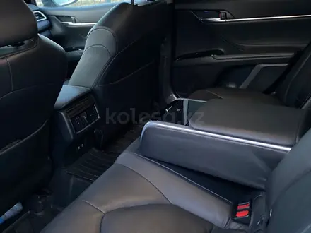 Toyota Camry 2020 года за 15 500 000 тг. в Актау – фото 8