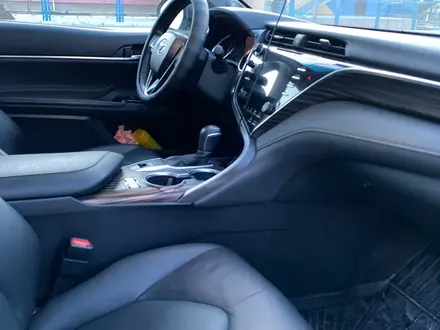 Toyota Camry 2020 года за 15 500 000 тг. в Актау – фото 9