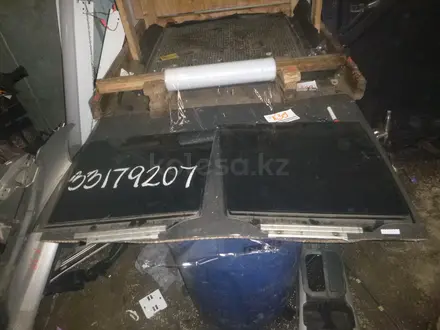 Стекло дверей на Toyota 4Runner 2003-2009 за 1 233 тг. в Актау