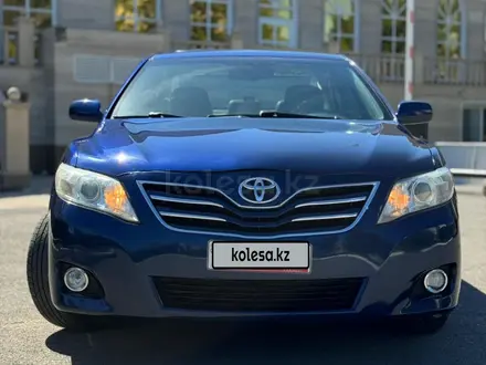 Toyota Camry 2010 года за 5 800 000 тг. в Уральск – фото 2