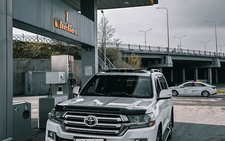 Toyota Land Cruiser 2017 годаfor36 500 000 тг. в Астана