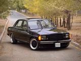 Mercedes-Benz E 200 1984 года за 4 500 000 тг. в Астана