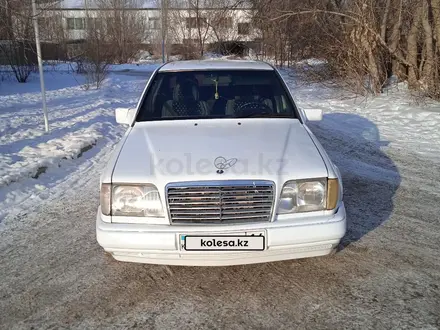 Mercedes-Benz E 200 1994 года за 1 580 000 тг. в Павлодар – фото 3