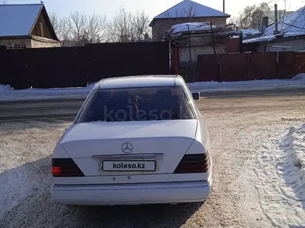 Mercedes-Benz E 200 1994 года за 1 580 000 тг. в Павлодар – фото 5