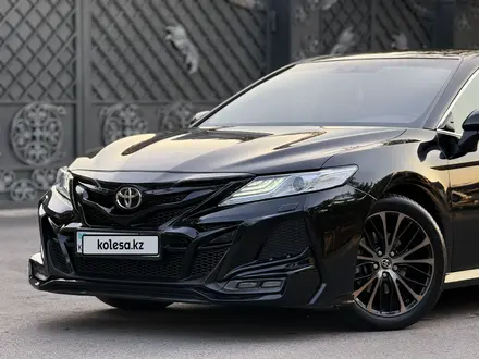 Toyota Camry 2019 года за 14 500 000 тг. в Алматы – фото 2