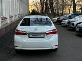 Toyota Corolla 2015 года за 6 990 000 тг. в Алматы – фото 2