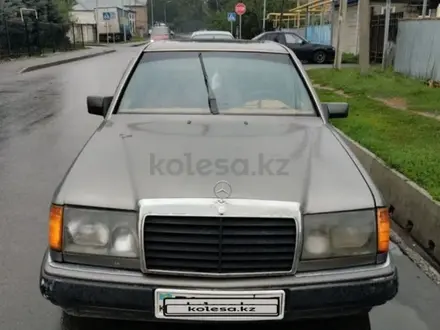 Mercedes-Benz E 230 1990 года за 800 000 тг. в Алматы