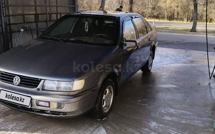 Volkswagen Passat 1997 годаүшін1 350 000 тг. в Алматы