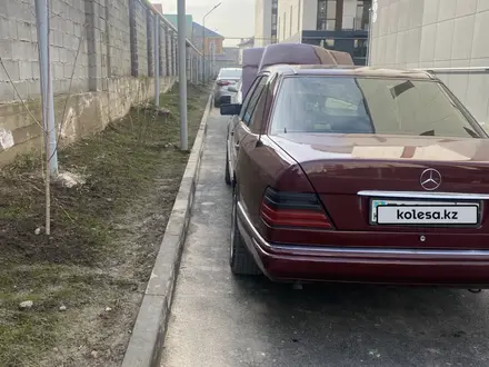 Mercedes-Benz E 220 1993 года за 3 300 000 тг. в Алматы – фото 7