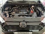 Toyota RAV4 2022 годаfor18 000 000 тг. в Актобе – фото 3