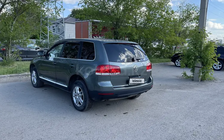 Volkswagen Touareg 2006 года за 5 500 000 тг. в Астана