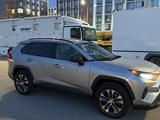Toyota RAV4 2020 года за 11 500 000 тг. в Караганда – фото 2