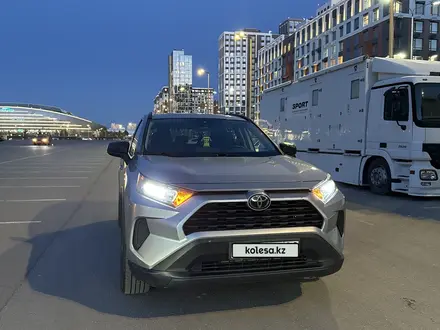 Toyota RAV4 2020 года за 11 500 000 тг. в Караганда