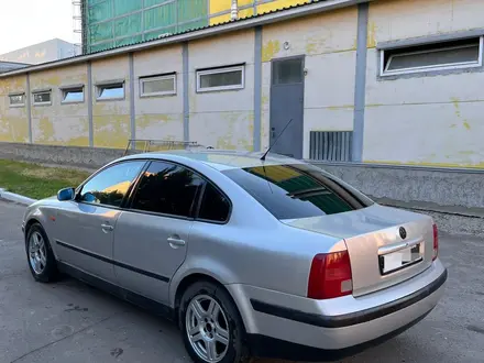 Volkswagen Passat 1997 года за 1 600 000 тг. в Уральск – фото 4