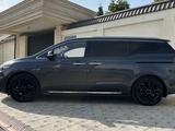 Kia Carnival 2016 года за 10 000 000 тг. в Шымкент – фото 2