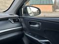 Toyota Camry 2015 года за 6 500 000 тг. в Актобе – фото 17