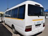 Toyota  Toyota Coaster 2004 годаүшін2 500 000 тг. в Алматы – фото 3