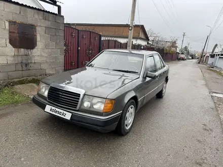 Mercedes-Benz E 230 1990 года за 950 000 тг. в Алматы