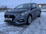 Hyundai Accent 2018 года за 6 500 000 тг. в Атырау – фото 2