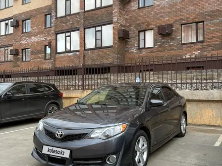 Toyota Camry 2014 года за 7 800 000 тг. в Актобе
