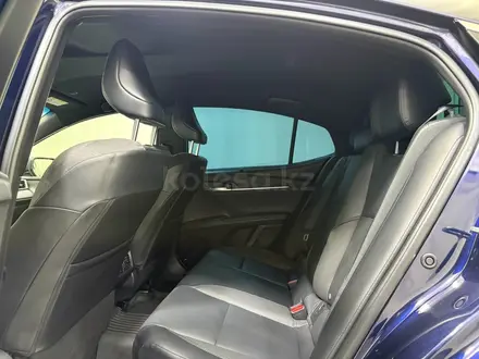 Toyota Camry Luxe 2024 года за 19 600 000 тг. в Алматы – фото 11