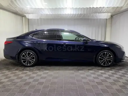 Toyota Camry Luxe 2024 года за 19 600 000 тг. в Алматы – фото 17