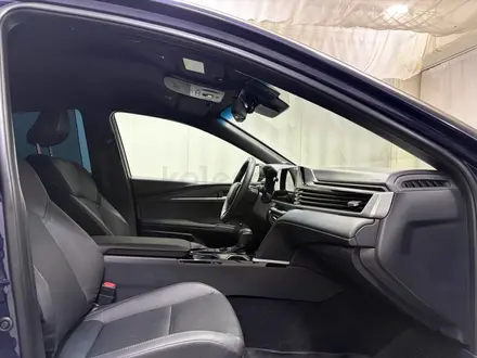 Toyota Camry Luxe 2024 года за 19 600 000 тг. в Алматы – фото 6
