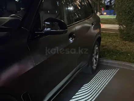 BMW X5 2019 года за 28 000 000 тг. в Астана – фото 2