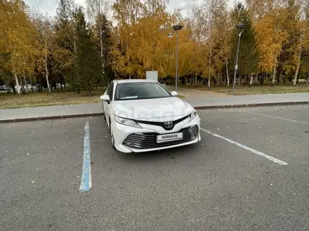 Toyota Camry 2018 года за 14 700 000 тг. в Астана – фото 2