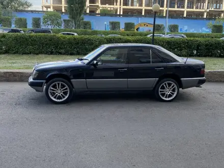 Mercedes-Benz E 320 1991 года за 2 000 000 тг. в Алматы – фото 3