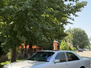Mercedes-Benz E 320